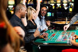 Pengalaman bermain Live Casino dengan dealer nyata melalui streaming berkualitas di grafikjitu
